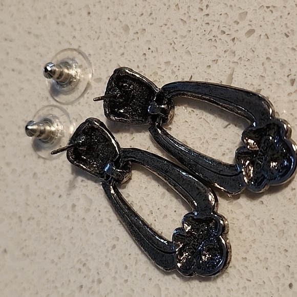 Avon Earrings - Picture 4 of 4